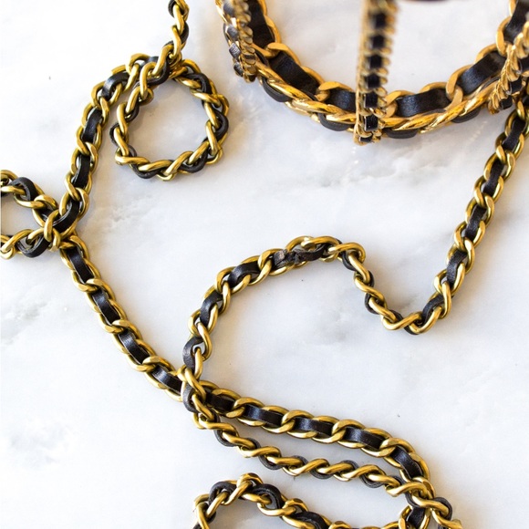 Iconic Chanel Vintage Fall 1994 Gold Metal Chain Black 94A Water Bottle Holder - Picture 11 of 17